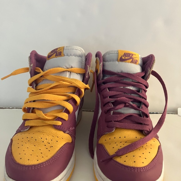 Kids Air Jordan 1 Highs - Picture 2 of 4